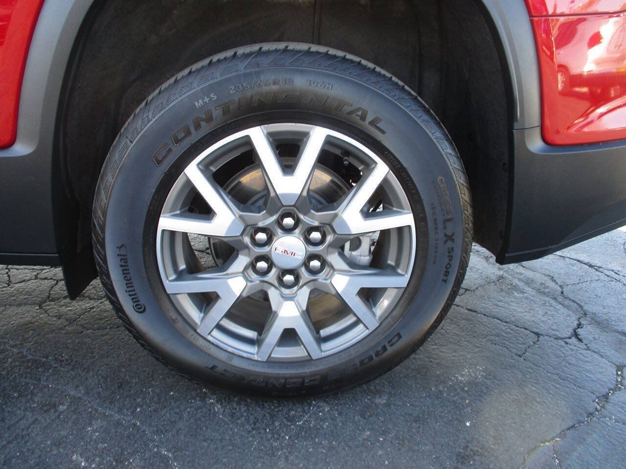 Used 2023 GMC Acadia SLE w/ Driver Convenience Package FWD image 10