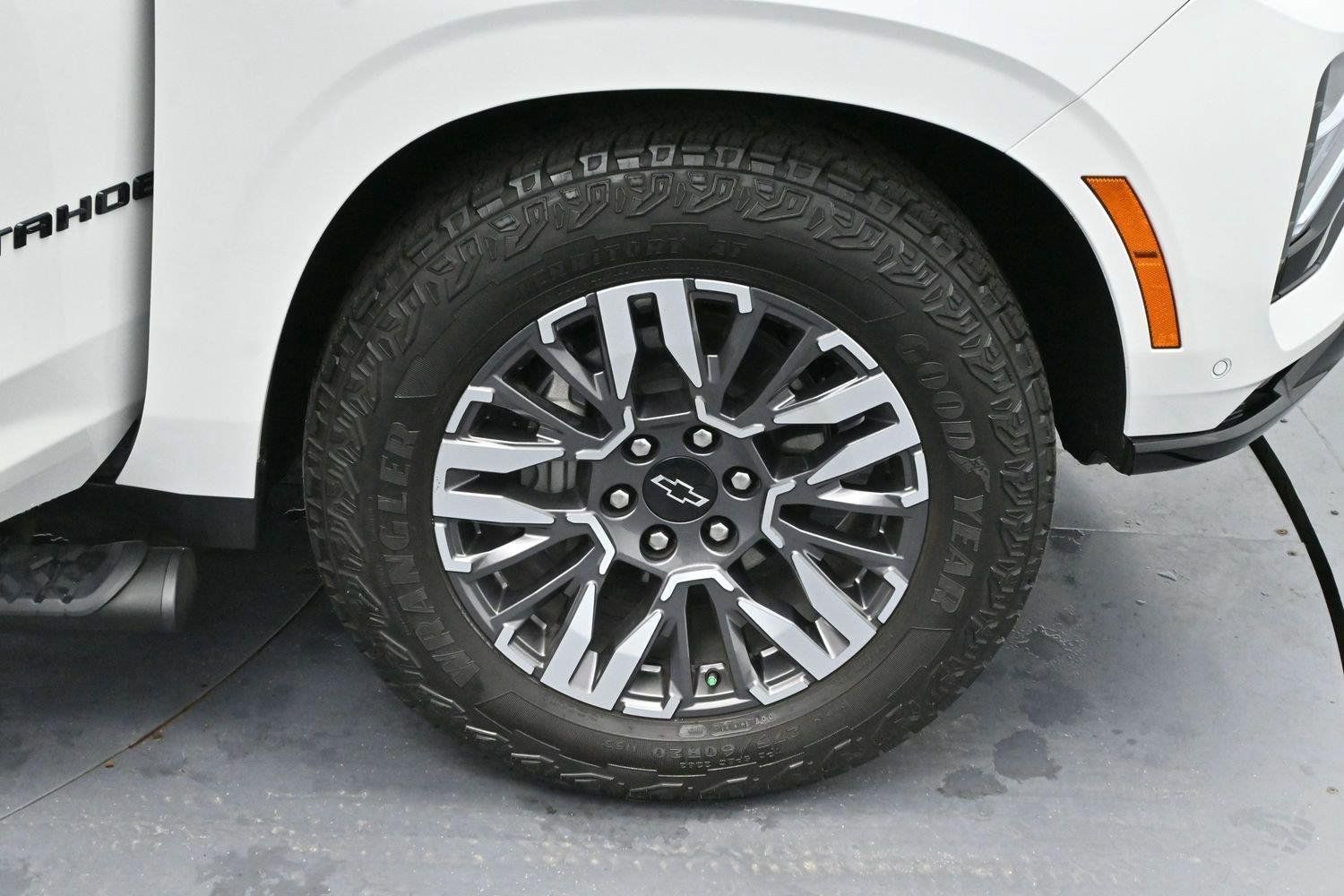 Used 2025 Chevrolet Tahoe Z71 w/ Z71 Off-Road Package AWD/4WD image 34