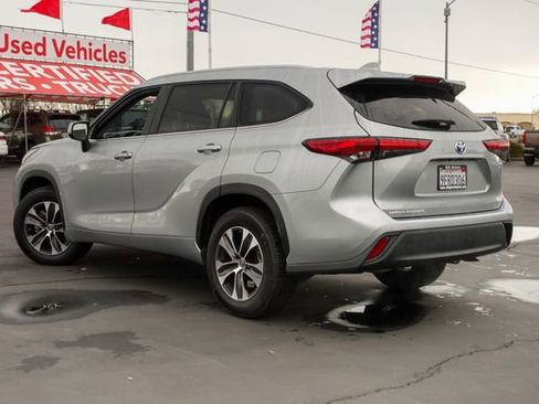 Certified 2023 Toyota Highlander XLE image 36