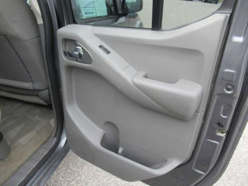 Used 2016 Nissan Frontier SV image 17