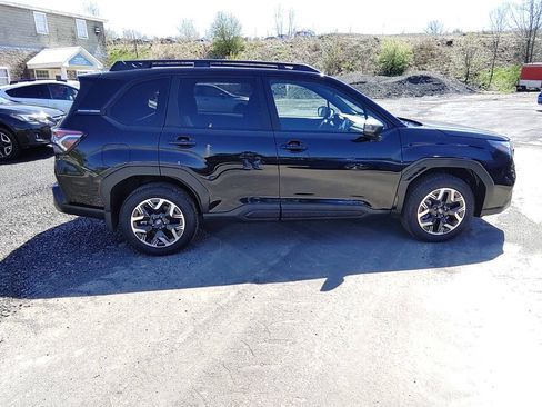 Used 2025 Subaru Forester Premium AWD/4WD image 6