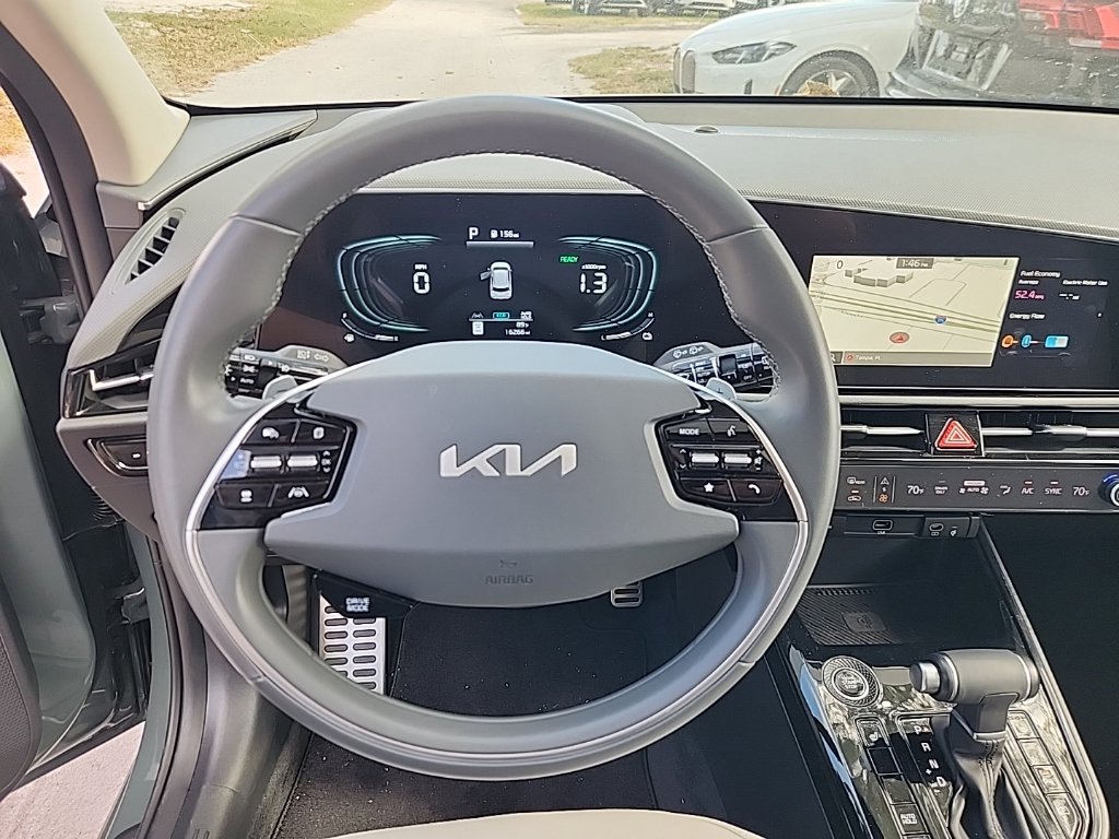 Used 2024 Kia Niro EX Touring FWD image 4