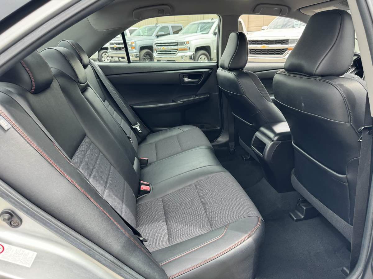 Used 2017 Toyota Camry SE FWD image 16