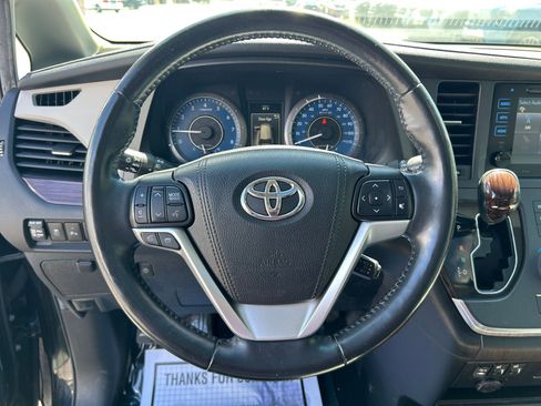 Used 2017 Toyota Sienna Limited AWD/4WD image 14
