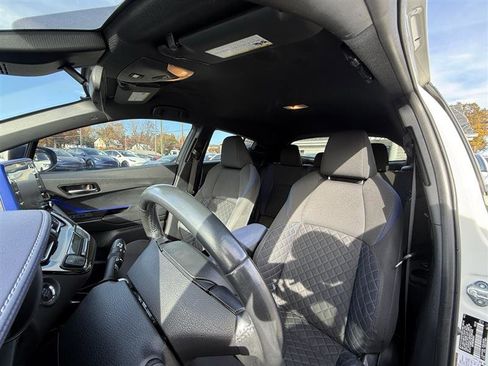 Used 2021 Toyota C-HR XLE image 9