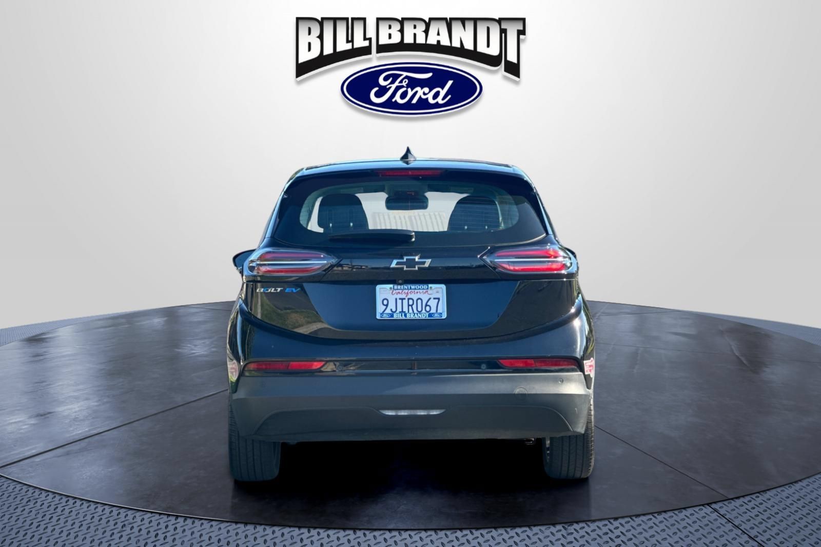 Used 2023 Chevrolet Bolt LT w/ Infotainment Package FWD image 4