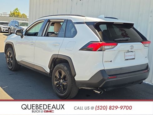 Used 2021 Toyota RAV4 XLE FWD image 5