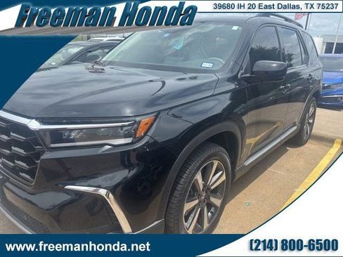 Used 2024 Honda Pilot Touring image 1