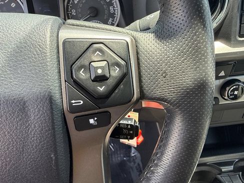 Used 2017 Toyota Tacoma SR5 w/ Tow Package AWD/4WD image 25