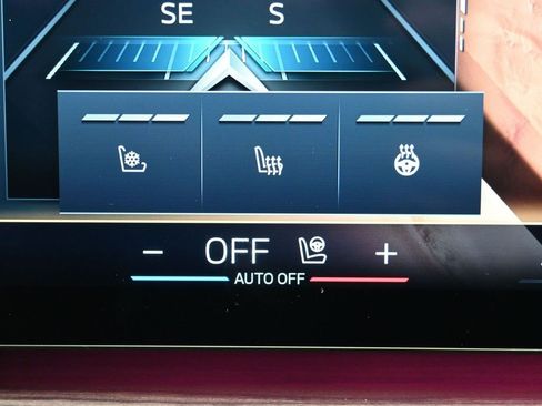 Used 2023 BMW i7 xDrive60 w/ Executive Package 2 image 17