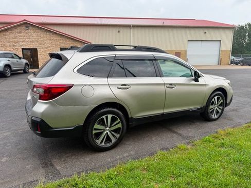 Used 2018 Subaru Outback 2.5i Limited AWD/4WD image 4