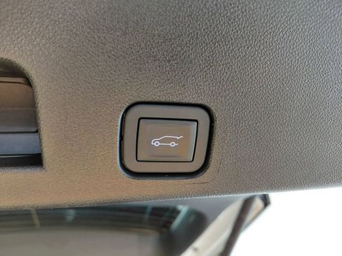 Used 2025 Buick Enclave Preferred AWD/4WD image 44