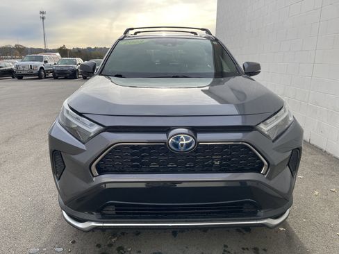 Used 2023 Toyota RAV4 SE image 3