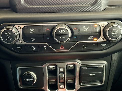 Used 2018 Jeep Wrangler Unlimited Sport S image 18