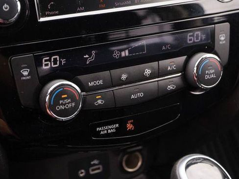 Used 2020 Nissan Rogue SV FWD image 18