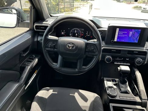 Used 2025 Toyota Tacoma SR AWD/4WD image 29