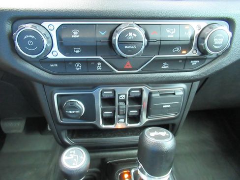 Used 2024 Jeep Wrangler Unlimited Sport AWD/4WD image 28