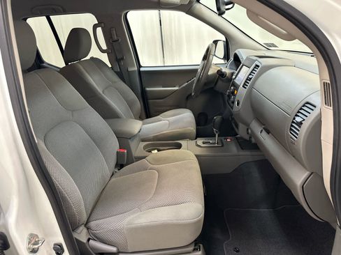 Certified 2020 Nissan Frontier SV image 13