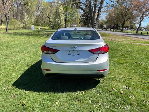 Used 2015 Hyundai Elantra SE w/ Option Group 02 FWD image 18