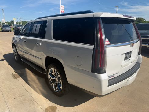 Used 2020 Cadillac Escalade ESV Premium Luxury AWD/4WD image 4