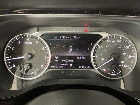 Used 2022 Nissan Pathfinder SV w/ SV Premium Package image 19