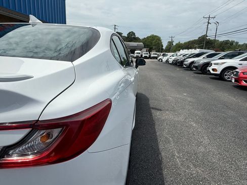 Used 2025 Toyota Camry SE FWD image 9