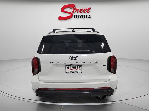 Used 2024 Hyundai Palisade Calligraphy AWD/4WD image 3