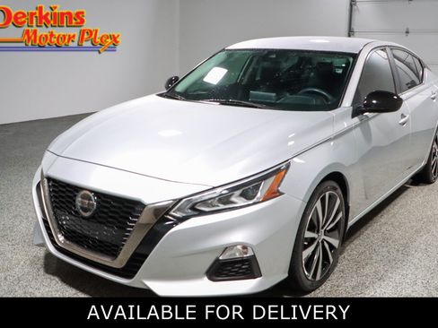 Used 2021 Nissan Altima 2.5 SR FWD image 1
