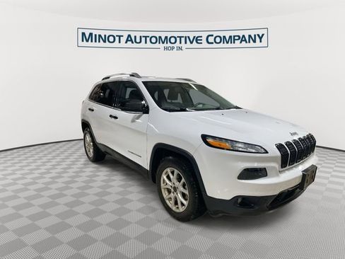 Used 2017 Jeep Cherokee Latitude w/ Cold Weather Group image 2