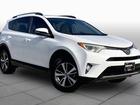 Used 2018 Toyota RAV4 XLE FWD image 3