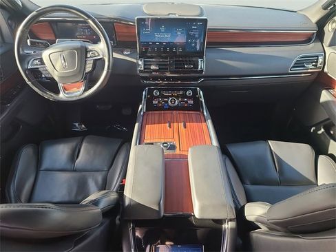 Used 2024 Lincoln Navigator Premiere image 18