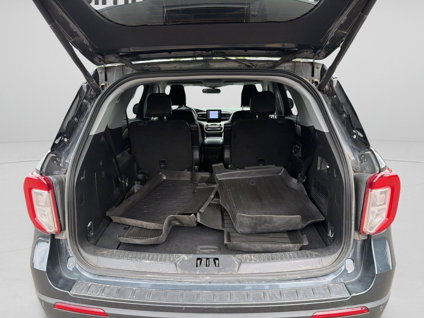 Used 2023 Ford Explorer XLT w/ Equipment Group 202A AWD/4WD image 13