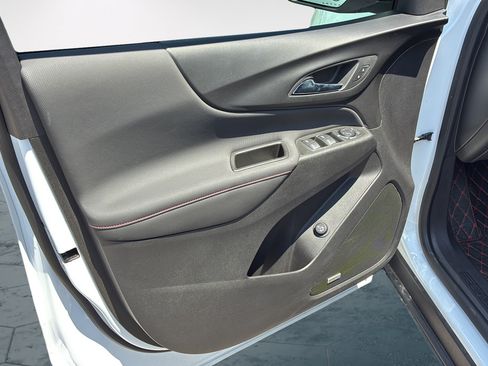 Used 2024 Chevrolet Equinox RS w/ RS Leather Package FWD image 11