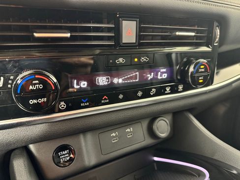 Used 2025 Nissan Rogue SL w/ Tech Package FWD image 16