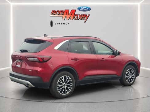 Used 2023 Ford Escape SE image 4