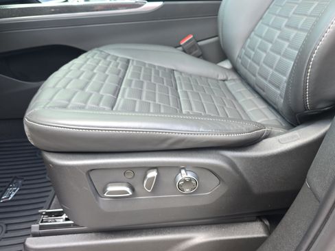 Used 2025 Cadillac Escalade V AWD/4WD image 30