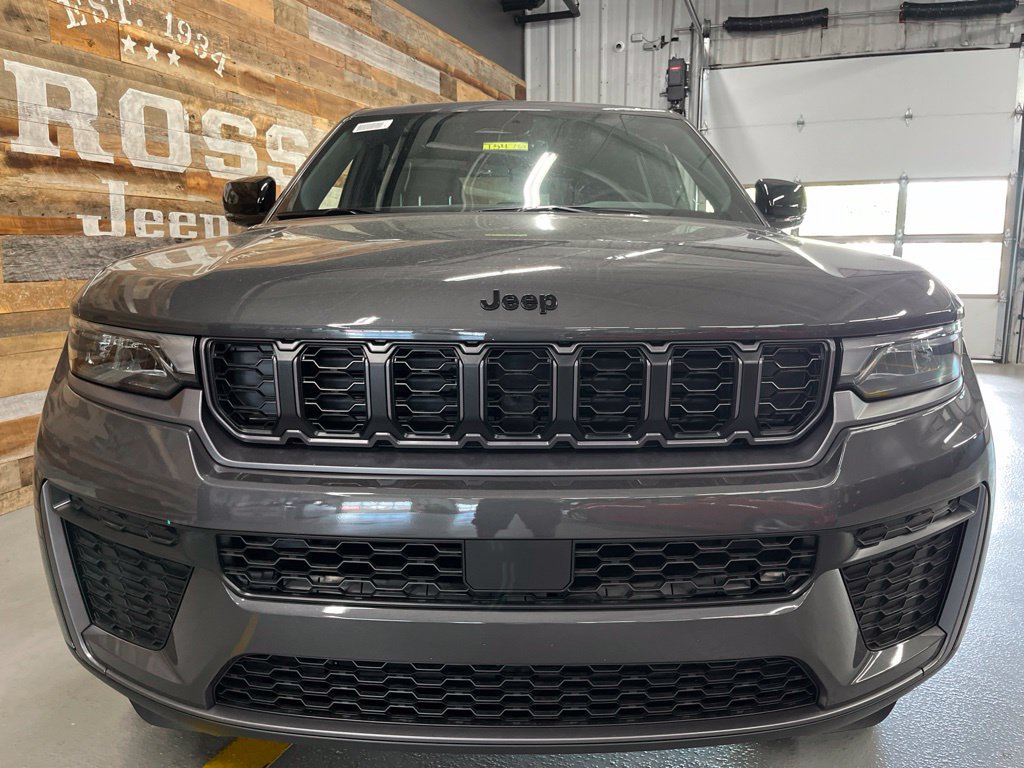 New 2026 Jeep Grand Cherokee Altitude AWD/4WD image 7