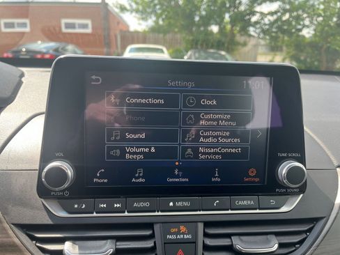 Used 2025 Nissan Altima 2.5 SV FWD image 20