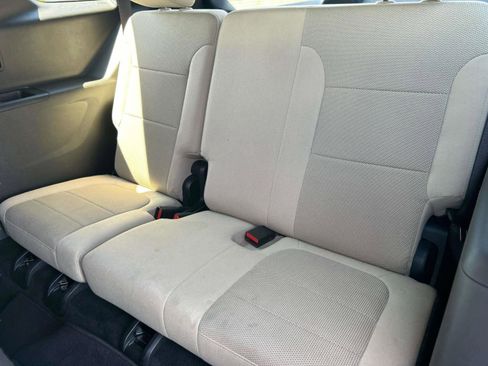 Used 2023 Chevrolet Traverse LS FWD image 18
