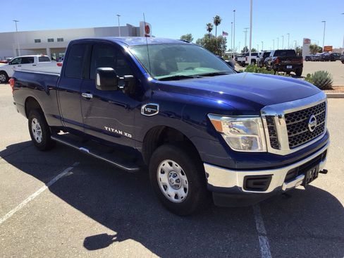Used 2017 Nissan Titan SV AWD/4WD image 7