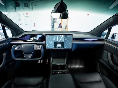 Used 2022 Tesla Model X image 53