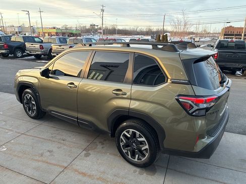 Used 2025 Subaru Forester Premium image 8