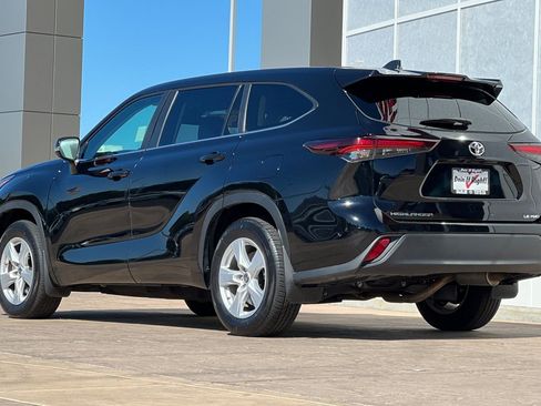 Certified 2024 Toyota Highlander LE image 7