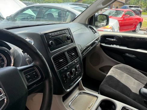 Used 2014 Dodge Grand Caravan SXT FWD image 6