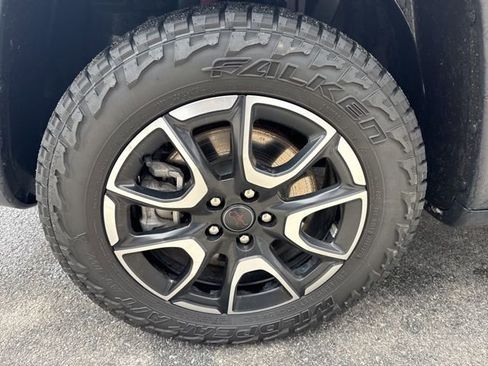 Used 2025 Jeep Compass Trailhawk w/ Sun & Sound Group image 8