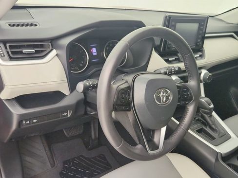 Used 2021 Toyota RAV4 XLE Premium FWD image 9