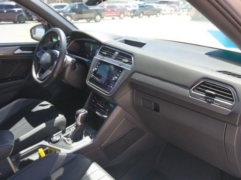 Used 2022 Volkswagen Tiguan SE R-Line AWD/4WD image 32