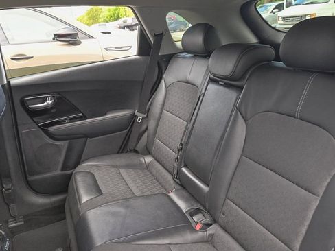 Used 2020 Kia Niro EX image 13
