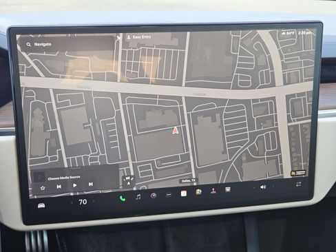 Used 2022 Tesla Model S image 17