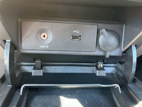 Used 2013 Ford F150 XLT w/ Mid Equipment Group AWD/4WD image 24